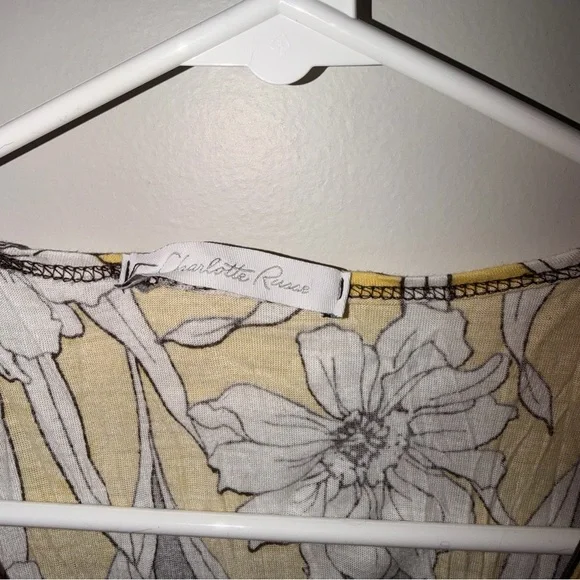 Y2K CHARLOTTE RUSSE  V-Neck Short Sleeve Babydoll Floral Top - Picture 3 of 4